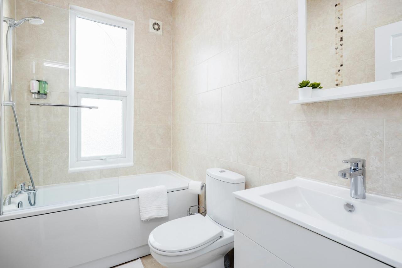 Business & Leisure 2 Bedroom & Parking By Damask Homes Ilford Luaran gambar
